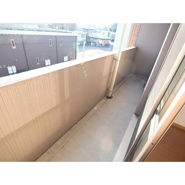 バルコニー　同間取り３０４号室の写真