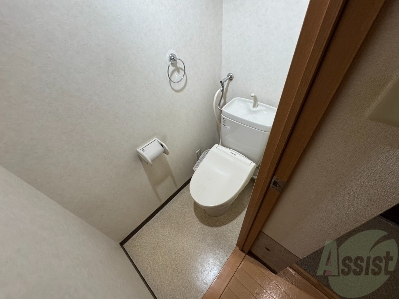 トイレ　こちらはトイレです。清潔感があり、安心して使用できます。