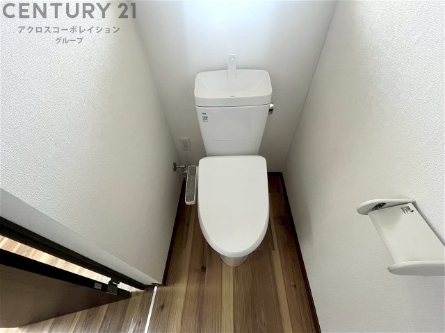 トイレ　シンプルで掃除のしやすいトイレです♪