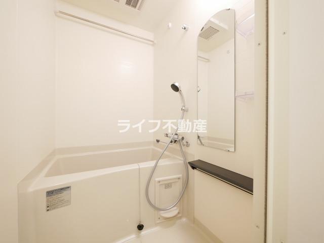 バス・シャワールーム　コンパクトで使いやすいお風呂です