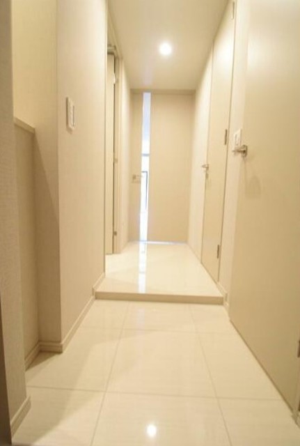 玄関　※別部屋の参考写真です。