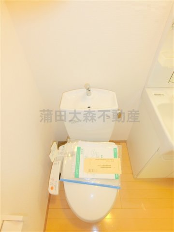 トイレ　温水洗浄便座付きのトイレ