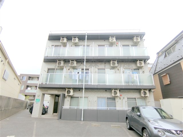 建物外観　2009年2月築　RC鉄筋コンクリート造地上3階建て総戸数2