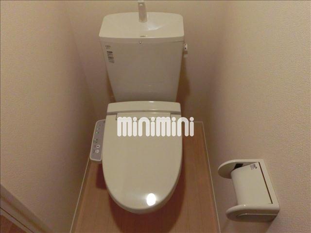 トイレ　温水洗浄機能付きです。