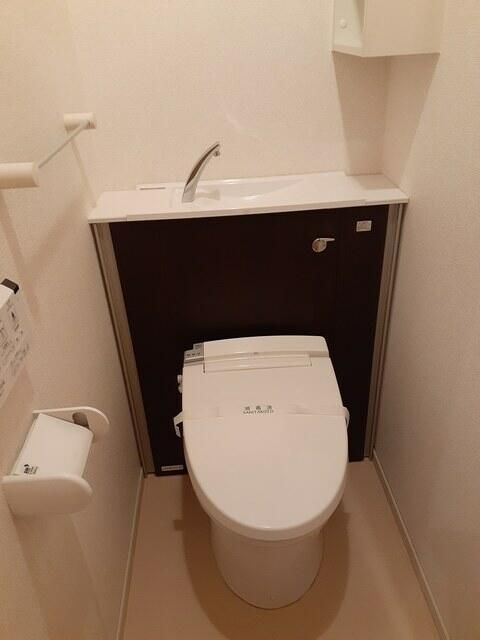 京急本線 京急蒲田駅 徒歩7分 3階建 築12年のトイレ写真