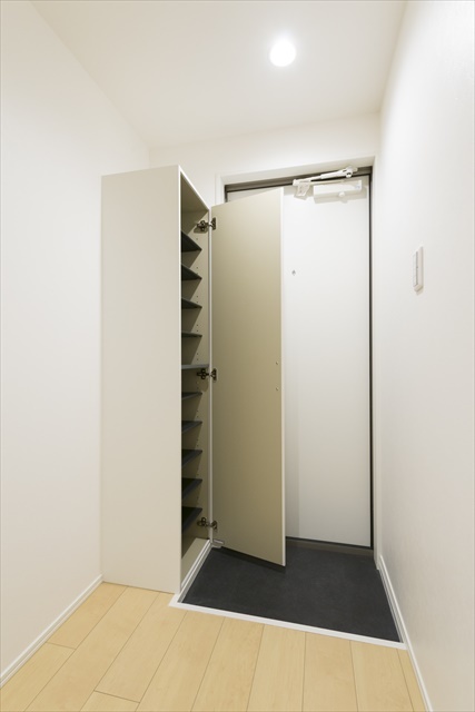 玄関　同一施工会社同一仕様写真