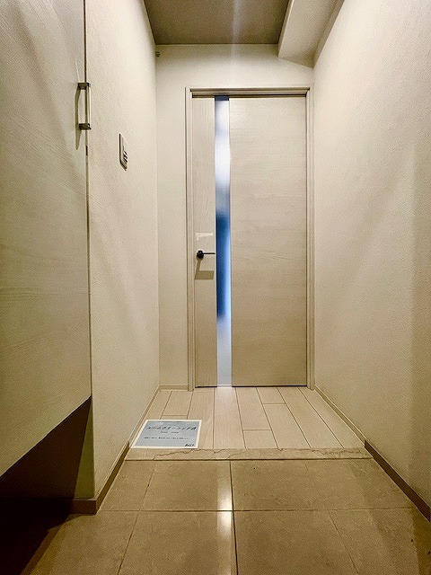 ウエンズ阿波座西の玄関写真