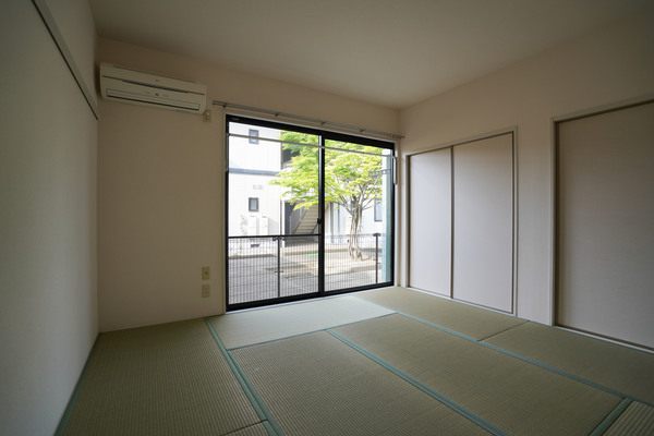 ハイツフロイデ A棟の居間写真