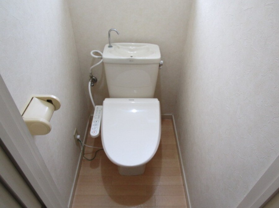 京王相模原線 南大沢駅 徒歩15分 2階建 築34年のトイレ写真