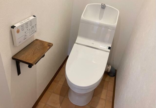 トイレ　温水洗浄便座