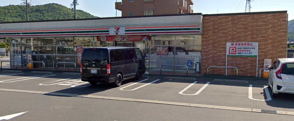 コンビニ　セブンイレブン　郡上市民病院前（コンビニ）まで192m
