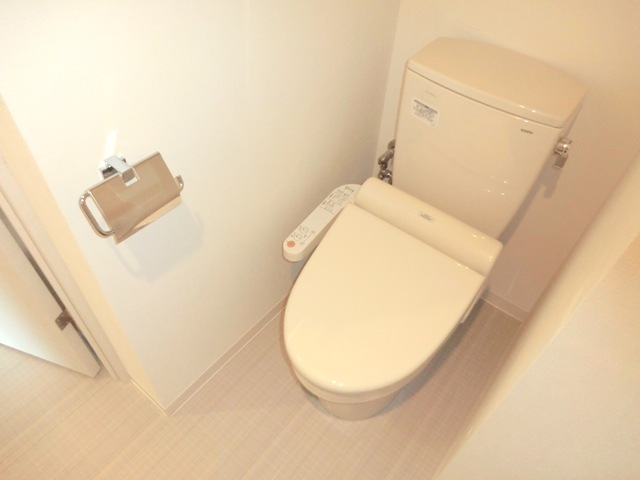 トイレ　☆温水洗浄便座　※別号室の参考写真です。☆