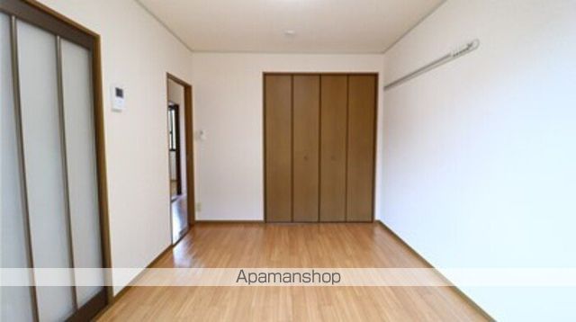 ルミエール Aの居間写真