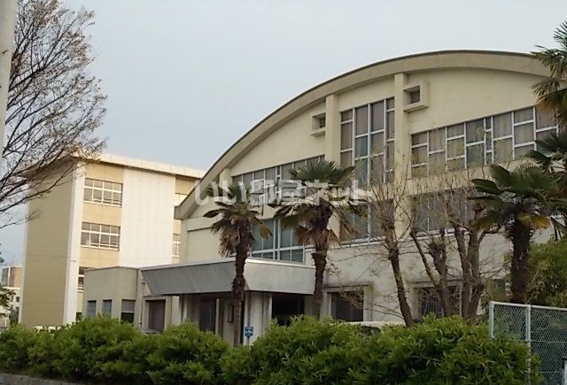 中学校　今治市立日吉中学校（中学校）まで378m