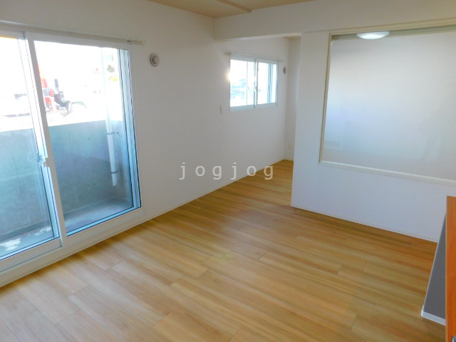 その他部屋・スペース　陽の差し込むお部屋です。