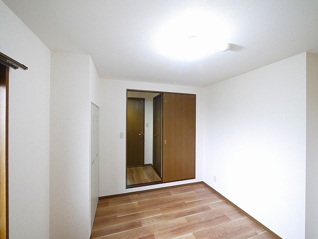 その他部屋・スペース　落ち着いて過ごせるお部屋なので、寝室にいかがでしょうか