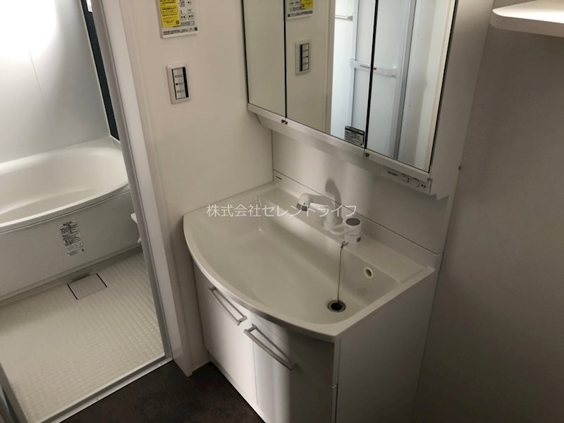 洗面設備　三面鏡洗髪洗面台