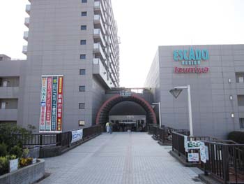 ショッピングセンター　ESCADO USHIKU(エスカード牛久)（ショッピングセンター）まで304m
