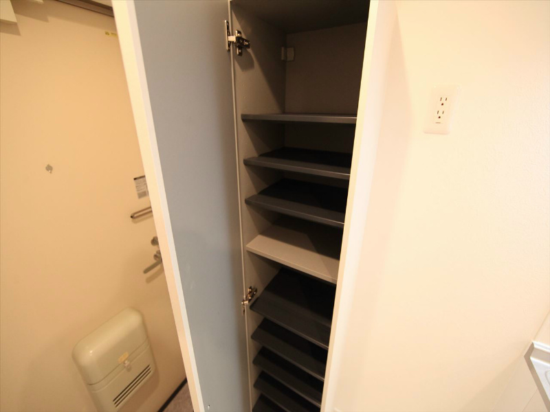 玄関　玄関　シューズボックス付（収納充実してます）