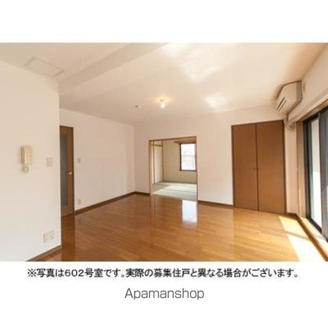 パークヒルズ武蔵小杉の居間写真