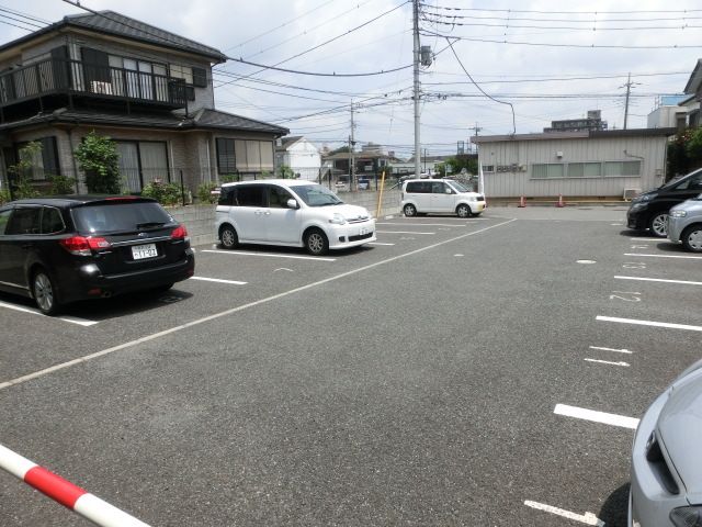 駐車場　敷地内の駐車場あります