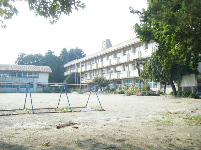 小学校　水戸市立見川小学校（小学校）まで955m