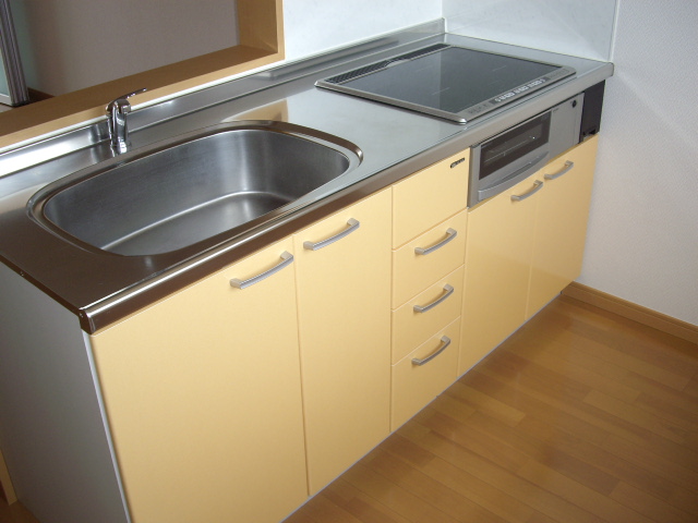 キッチン　写真は、同じタイプの反転になります。