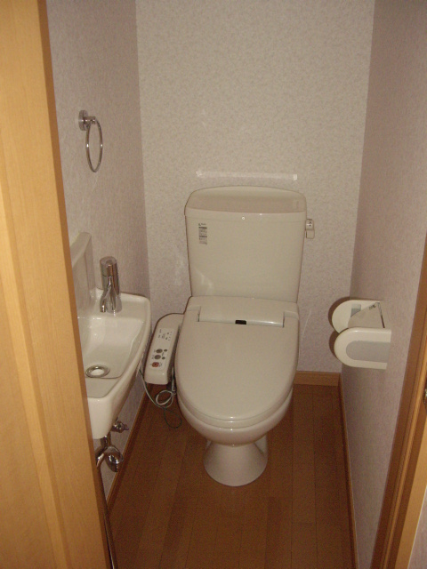 トイレ　写真は、別の部屋で同タイプになります。