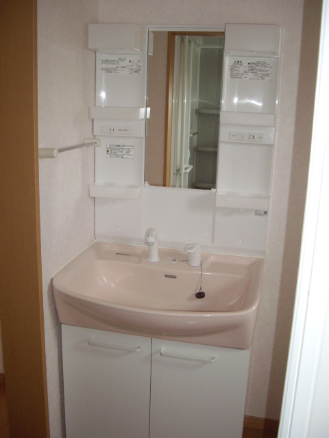 洗面設備　写真は、別の部屋で同タイプになります。