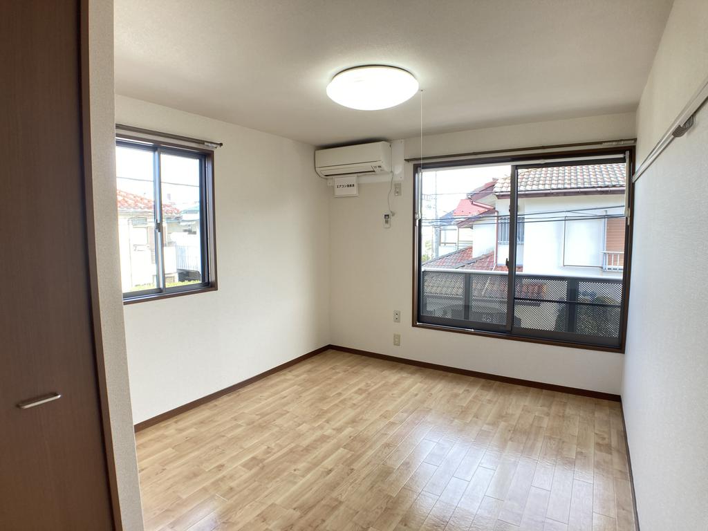 居室・リビング　２階角部屋6.6帖の明るいお部屋です♪