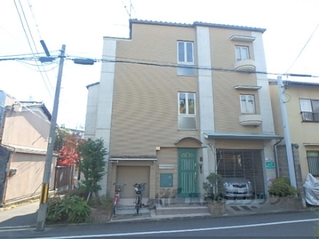 京都市北区紫野下若草町のマンションの建物外観