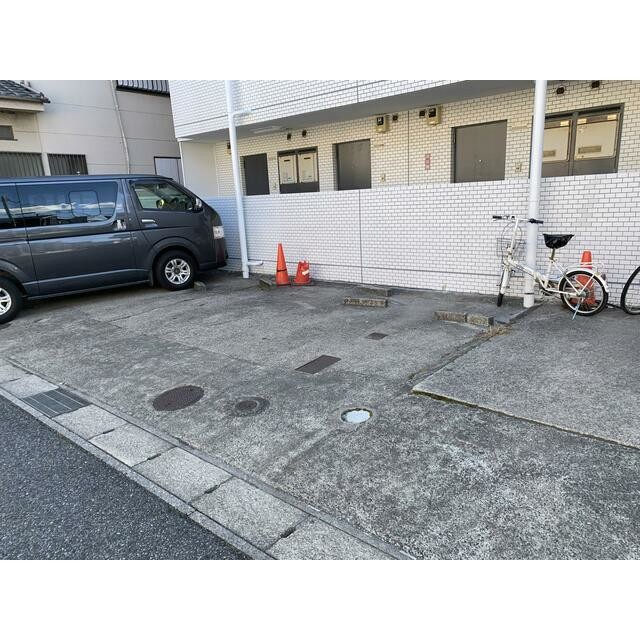 【千葉市中央区旭町のマンションの駐車場】