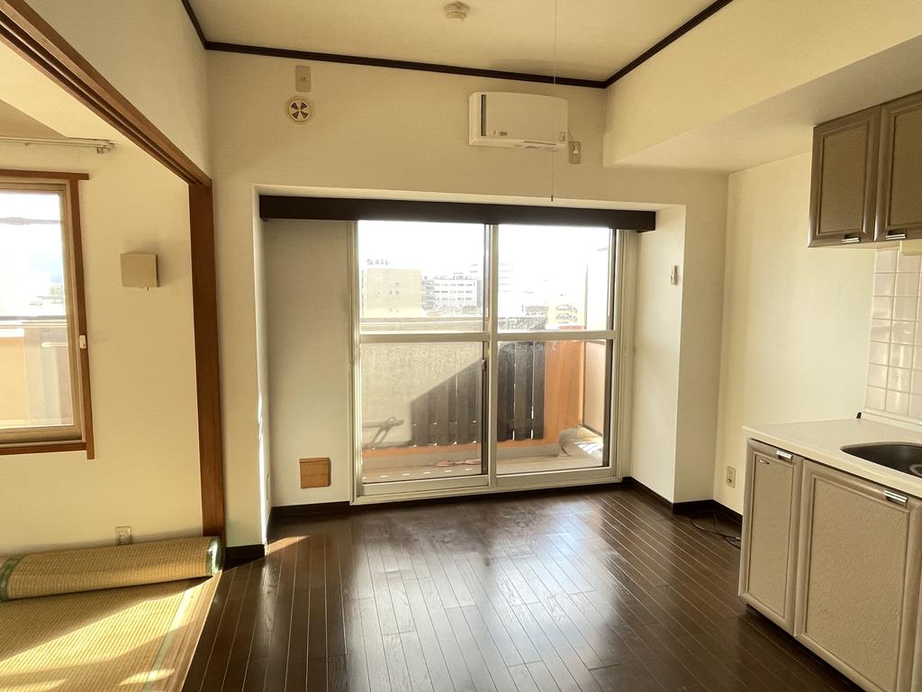 居室・リビング　室内