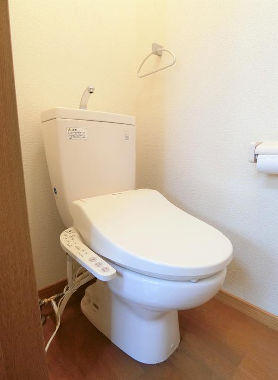 トイレ　☆温水洗浄便座付きの使いやすいトイレです☆