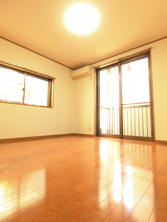居室・リビング　☆2面採光の7帖あるお部屋です！☆