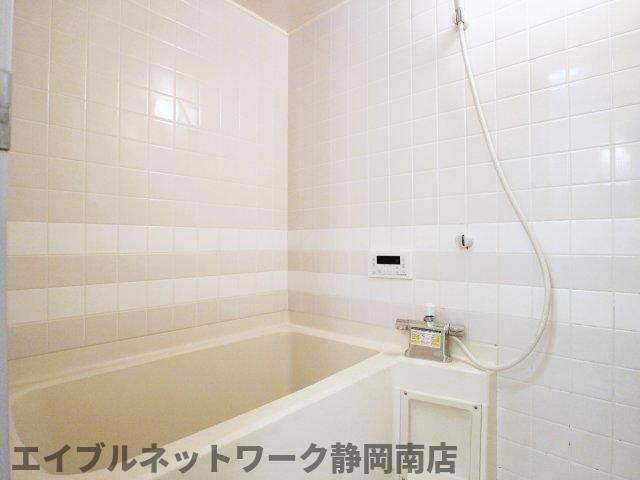 バス・シャワールーム　ゆったり過ごせるお風呂です