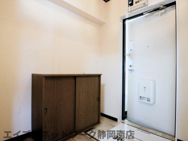 玄関　収納もある玄関です