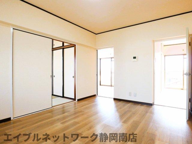 居室・リビング　ゆったり過ごせる居間です