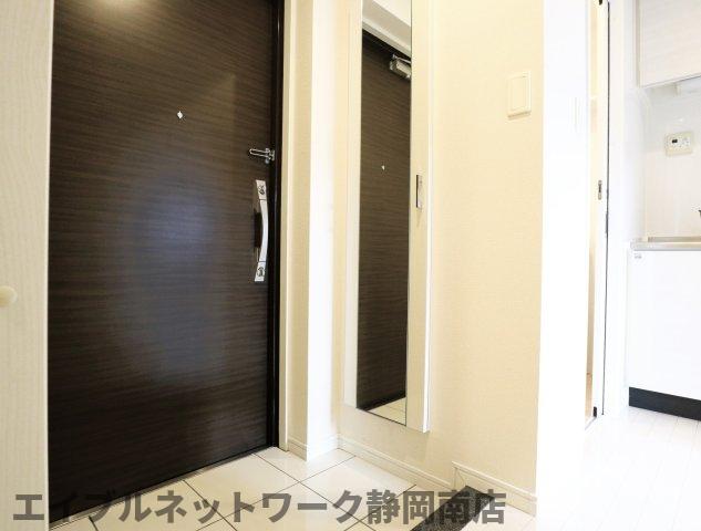 玄関　落ち着いた玄関です