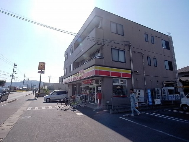 コンビニ　デイリーヤマザキ総社三輪店（コンビニ）まで311m