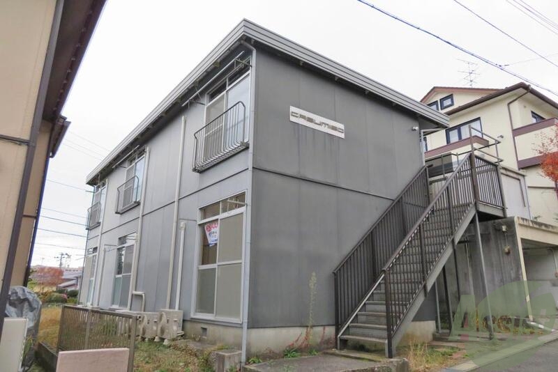 仙台市太白区八木山香澄町のアパートの建物外観