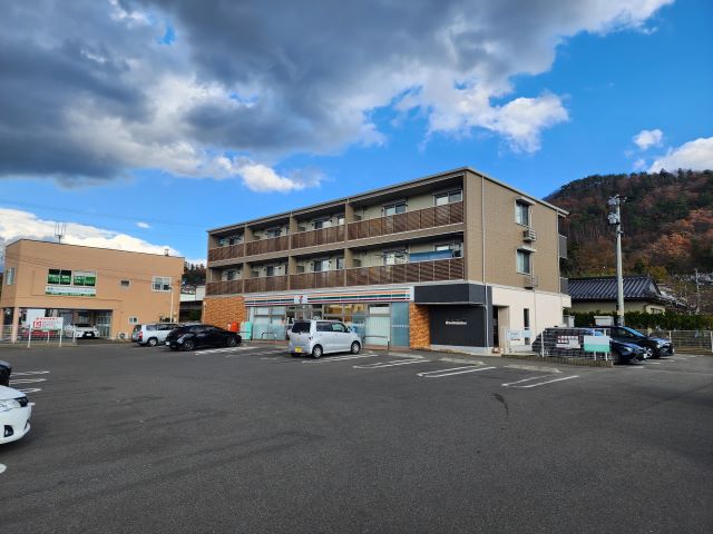コンビニ　セブンイレブン福島小倉寺店（コンビニ）まで186m