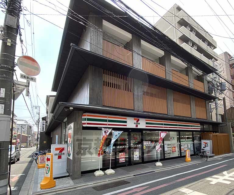 【京都市下京区茶磨屋町のマンションのコンビニ】