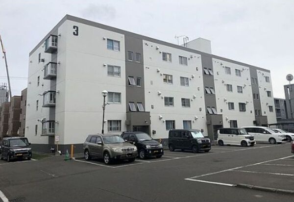 札幌市白石区平和通のマンションの建物外観