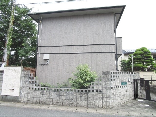 京都市西京区川島有栖川町のアパートの建物外観