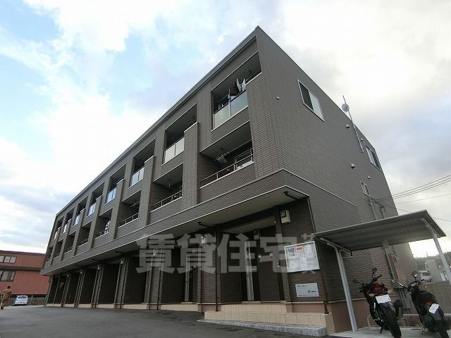 京都市山科区西野小柳町のアパートの建物外観