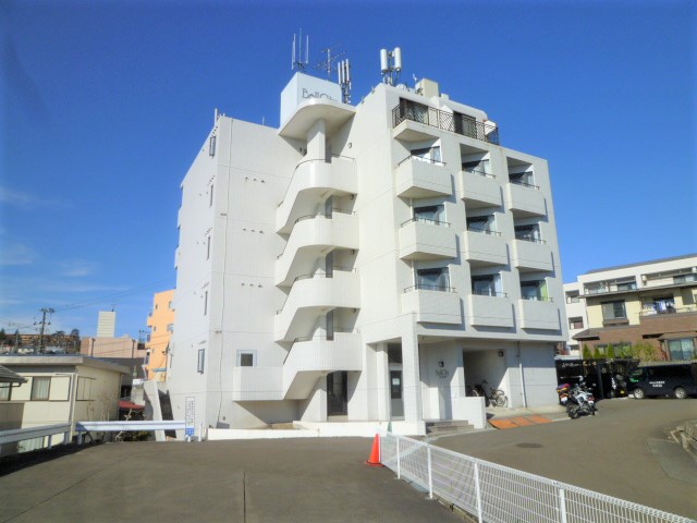 仙台市太白区八木山本町のマンションの建物外観
