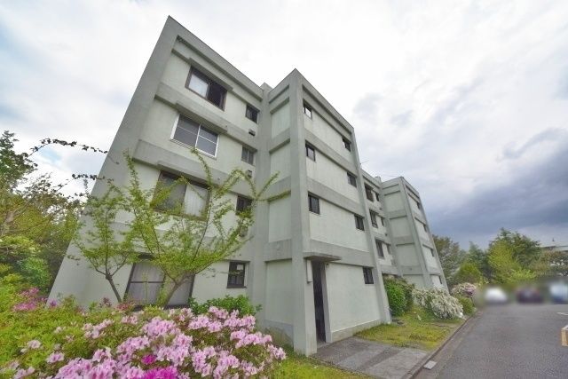 横浜市磯子区汐見台のマンションの建物外観