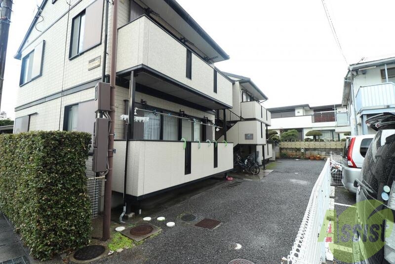 【芦屋市浜町のアパートの駐車場】