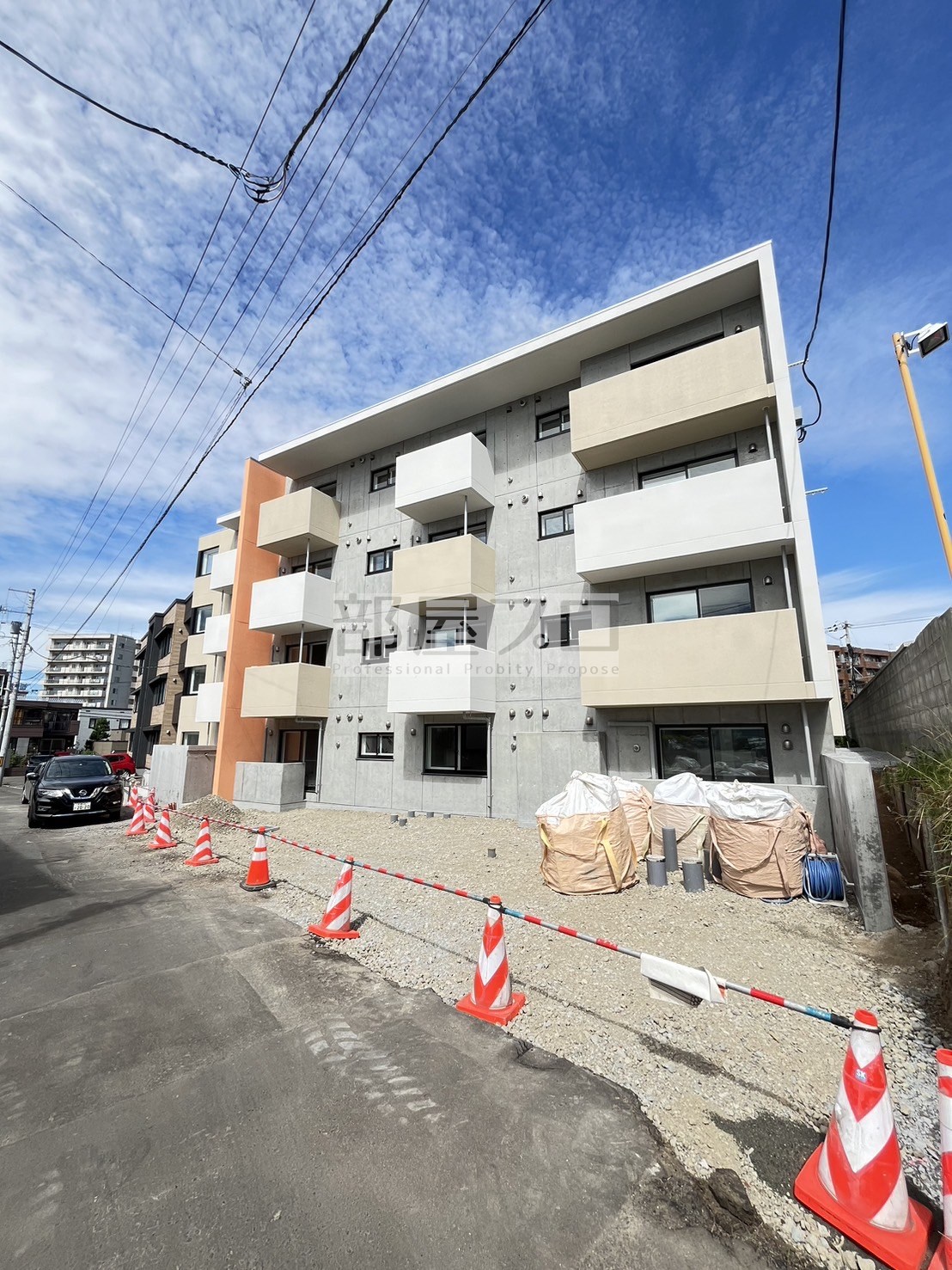 札幌市豊平区月寒西三条のマンションの建物外観